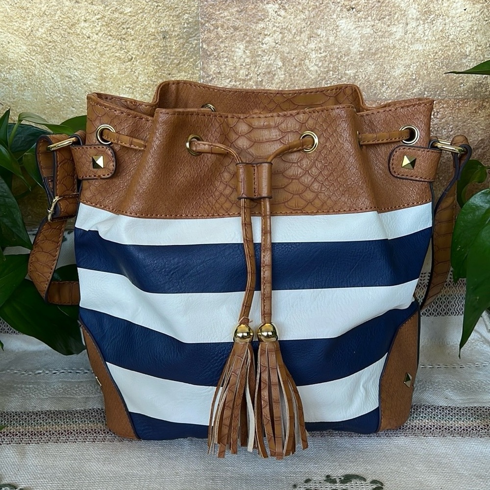 Apt 19 Women’s Stripe Blue/White Adjustable Shoulder Crossbody Bucket Tassel Bag